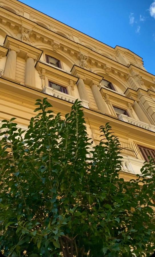 Quatrum Napoli - B&B المظهر الخارجي الصورة